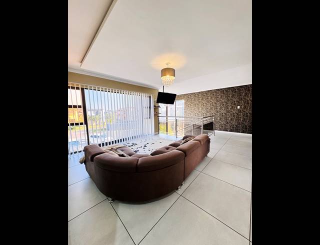 7 BEDROOM FREESTANDING FOR SALE IN REYNO RIDGE